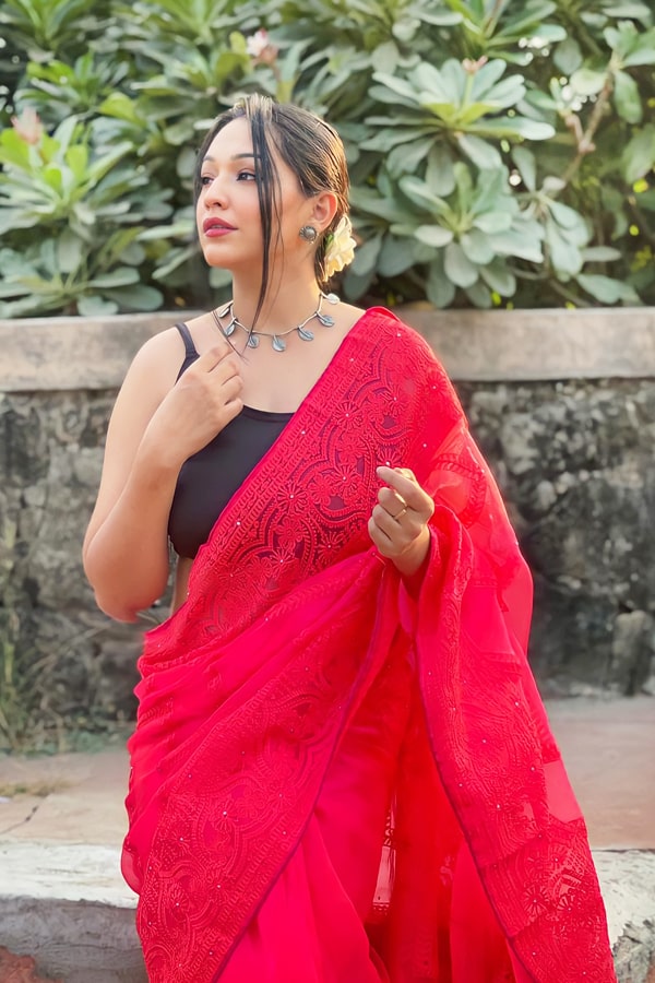 New trend Sarees for Youngsters red